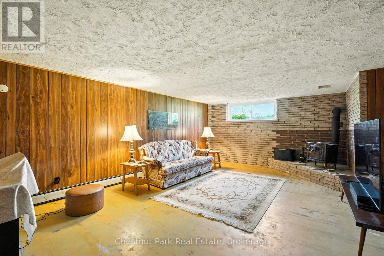 8 Dandelion Lane, Bracebridge (Monck (Bracebridge)), ON - Indoor With Fireplace