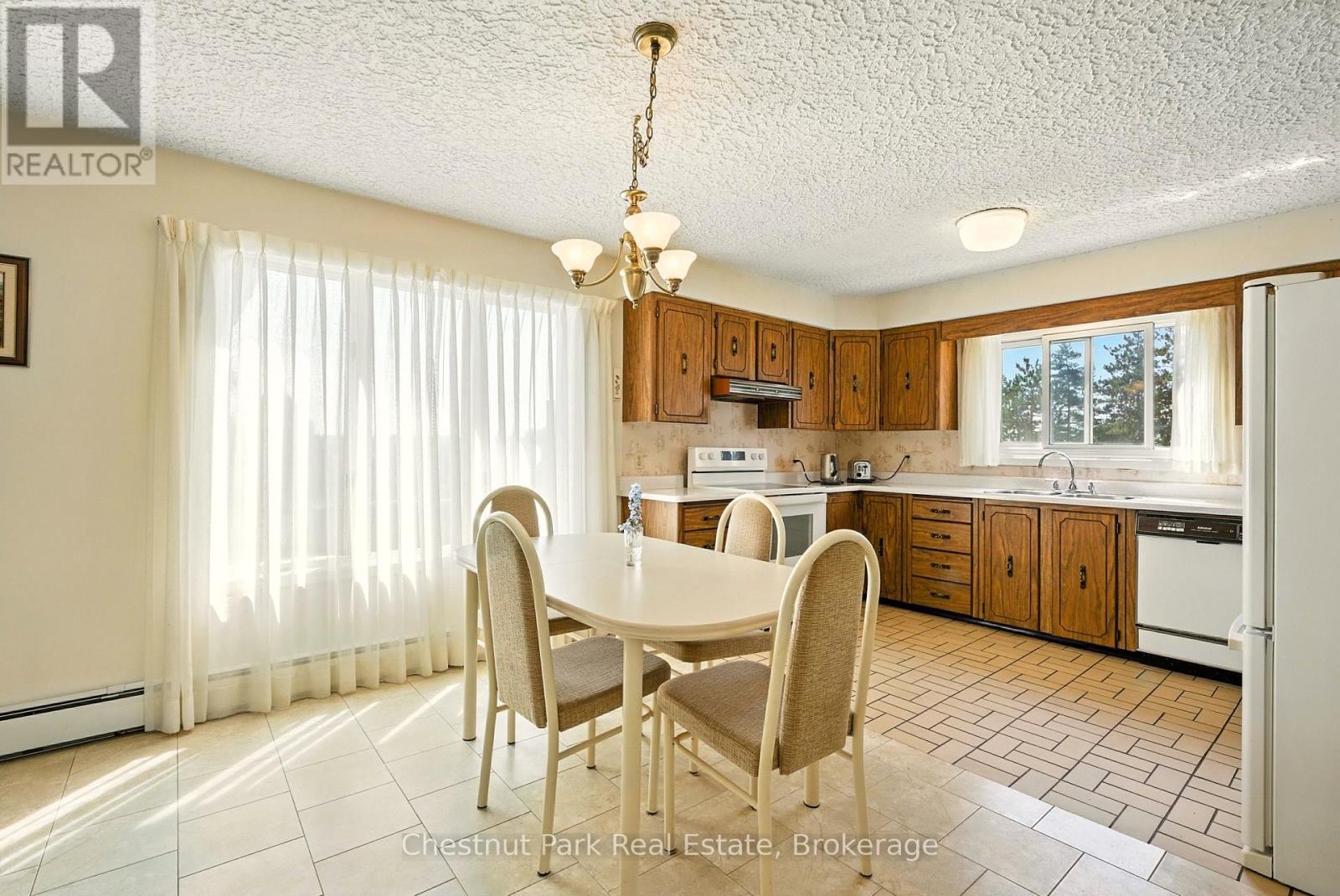 8 Dandelion Lane, Bracebridge (Monck (Bracebridge)), ON - Indoor