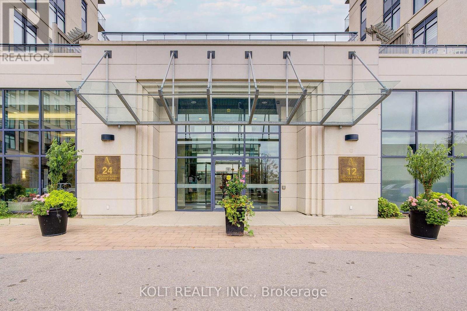 Ph1013 - 24 Woodstream Boulevard, Vaughan, ON -