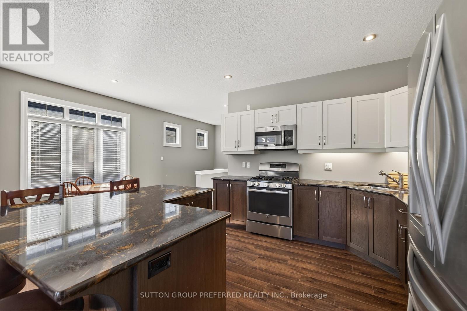 6 - 4700 Hamilton Road, Thames Centre (Dorchester), ON - Indoor Photo Showing Kitchen With Upgraded Kitchen