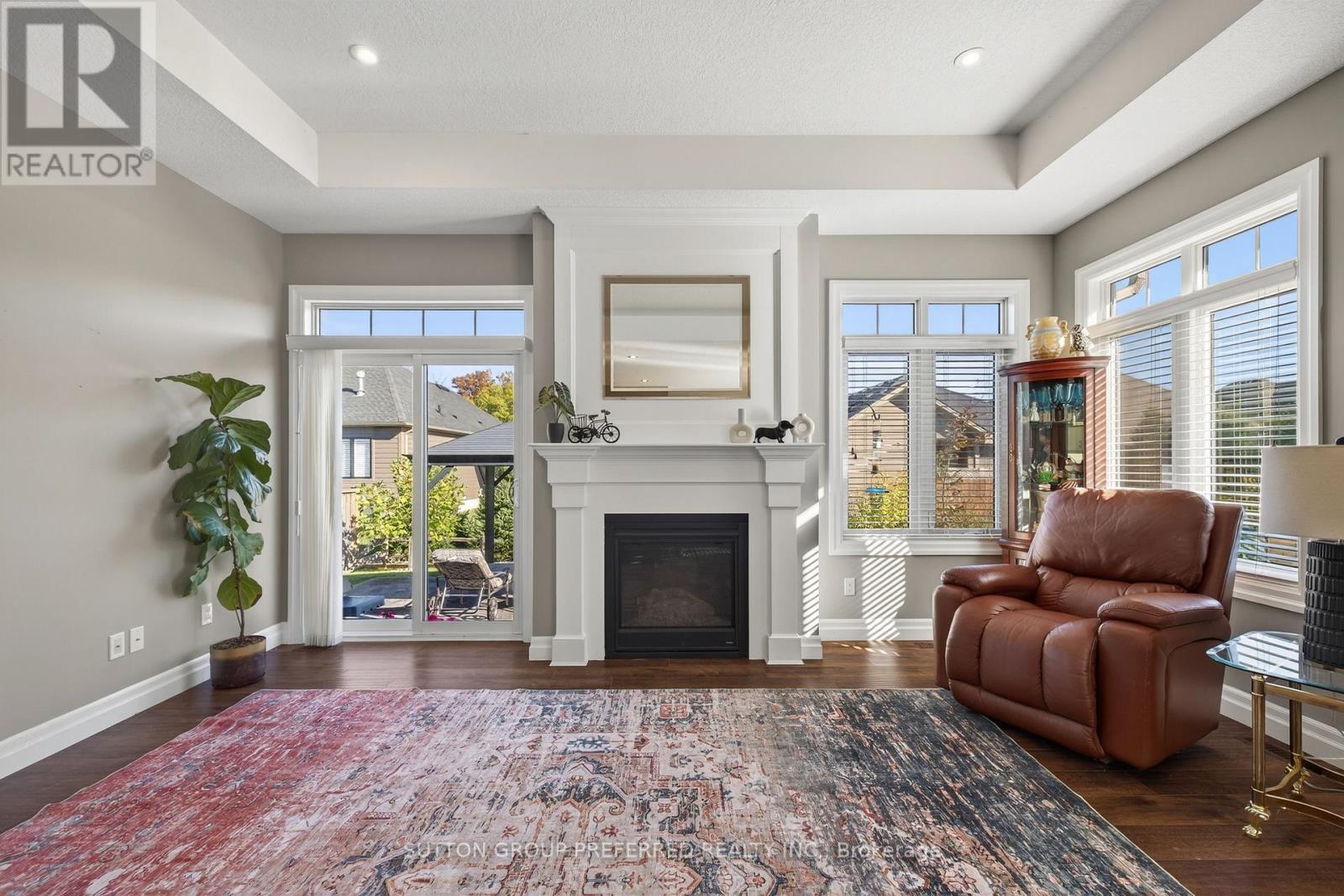 6 - 4700 Hamilton Road, Thames Centre (Dorchester), ON - Indoor Photo Showing Living Room With Fireplace