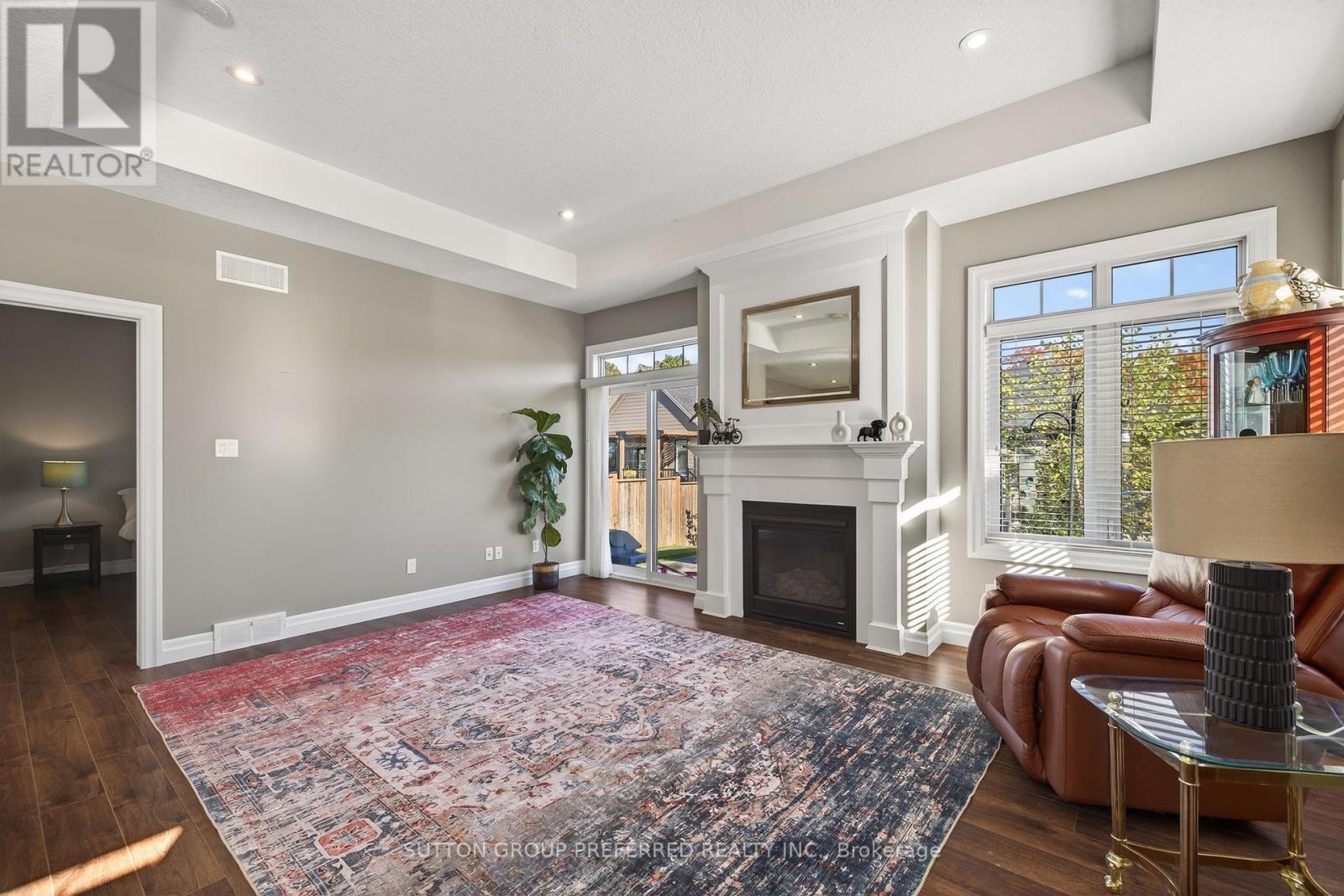 6 - 4700 Hamilton Road, Thames Centre (Dorchester), ON - Indoor Photo Showing Living Room With Fireplace