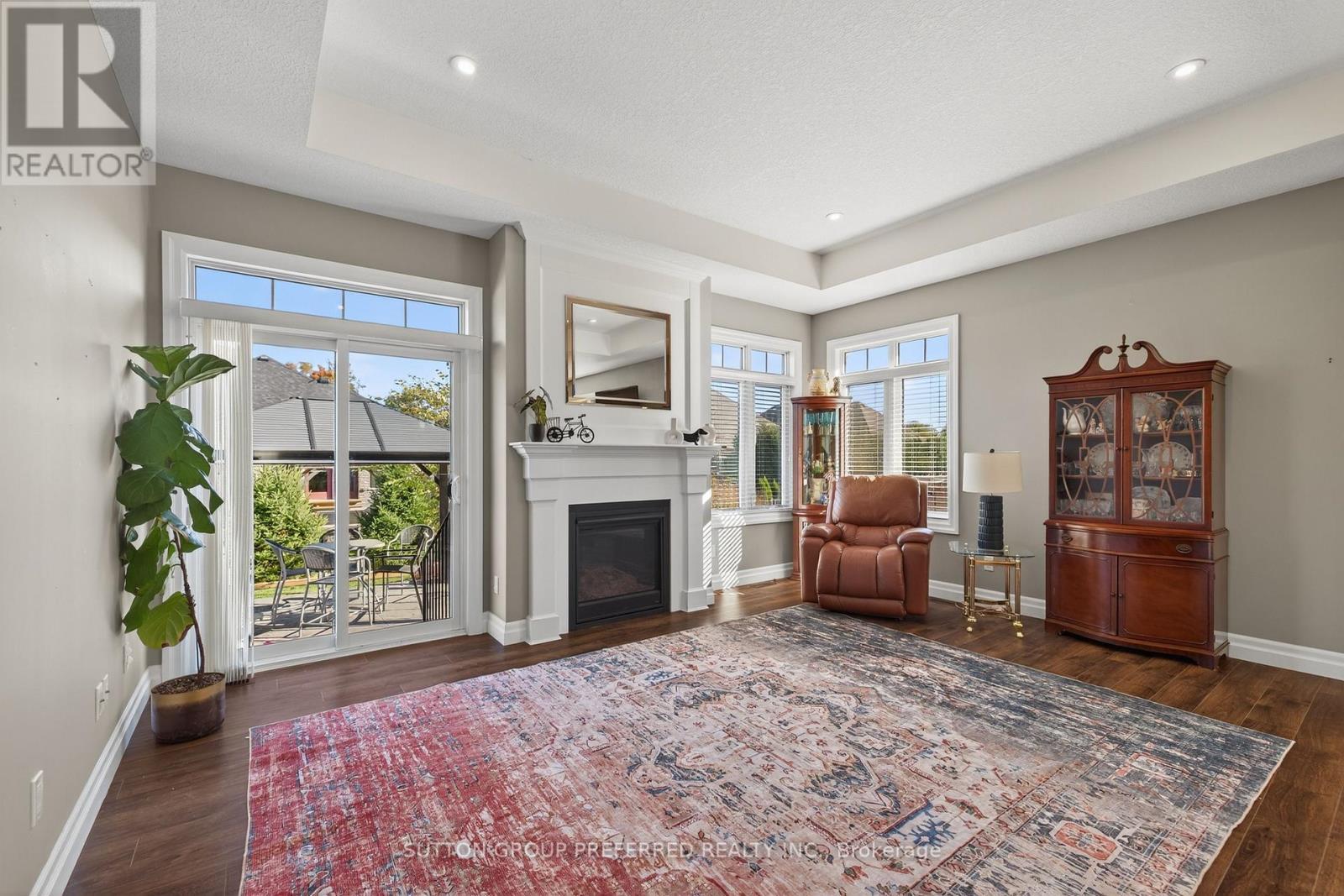 6 - 4700 Hamilton Road, Thames Centre (Dorchester), ON - Indoor Photo Showing Living Room With Fireplace
