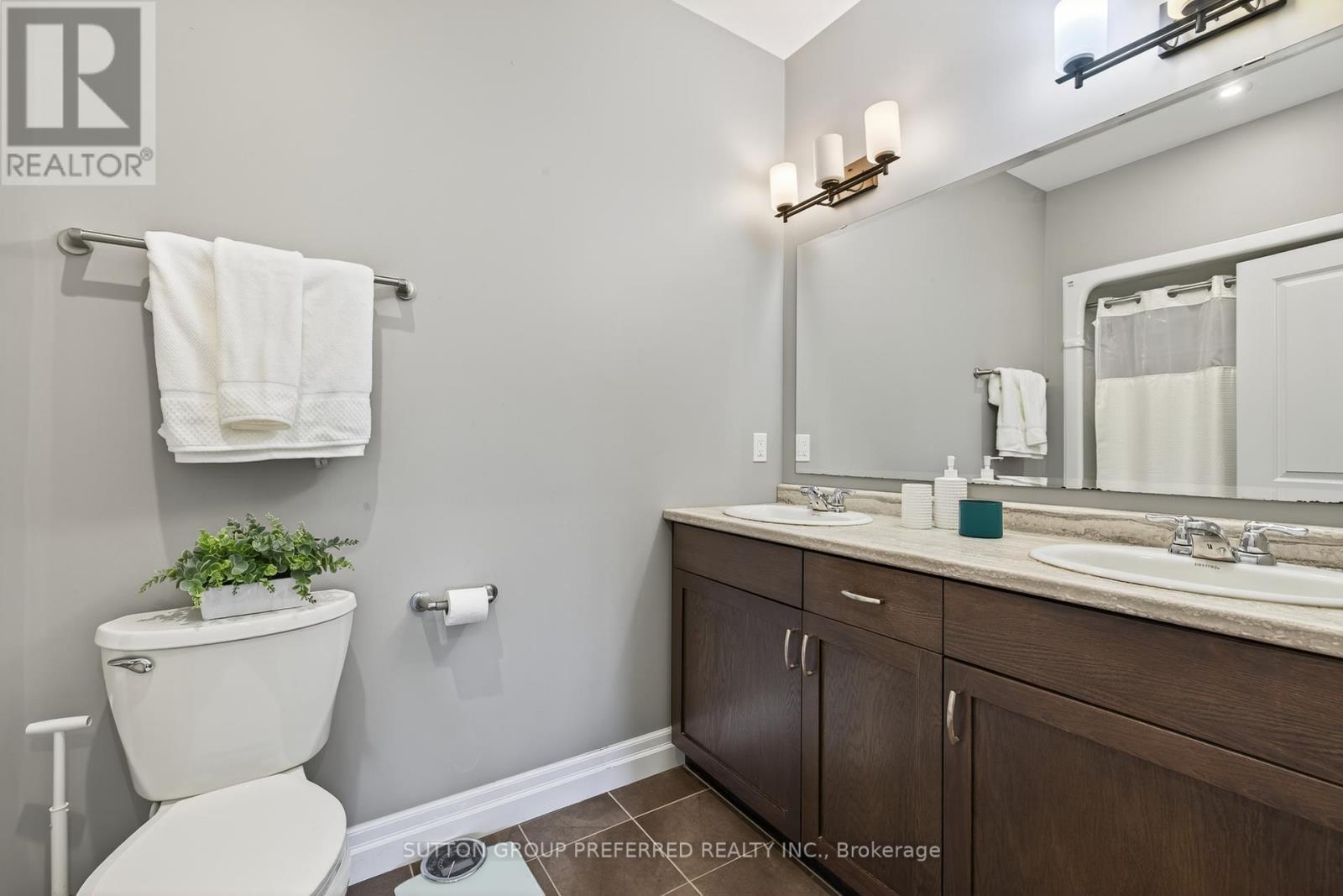 6 - 4700 Hamilton Road, Thames Centre (Dorchester), ON - Indoor Photo Showing Bathroom