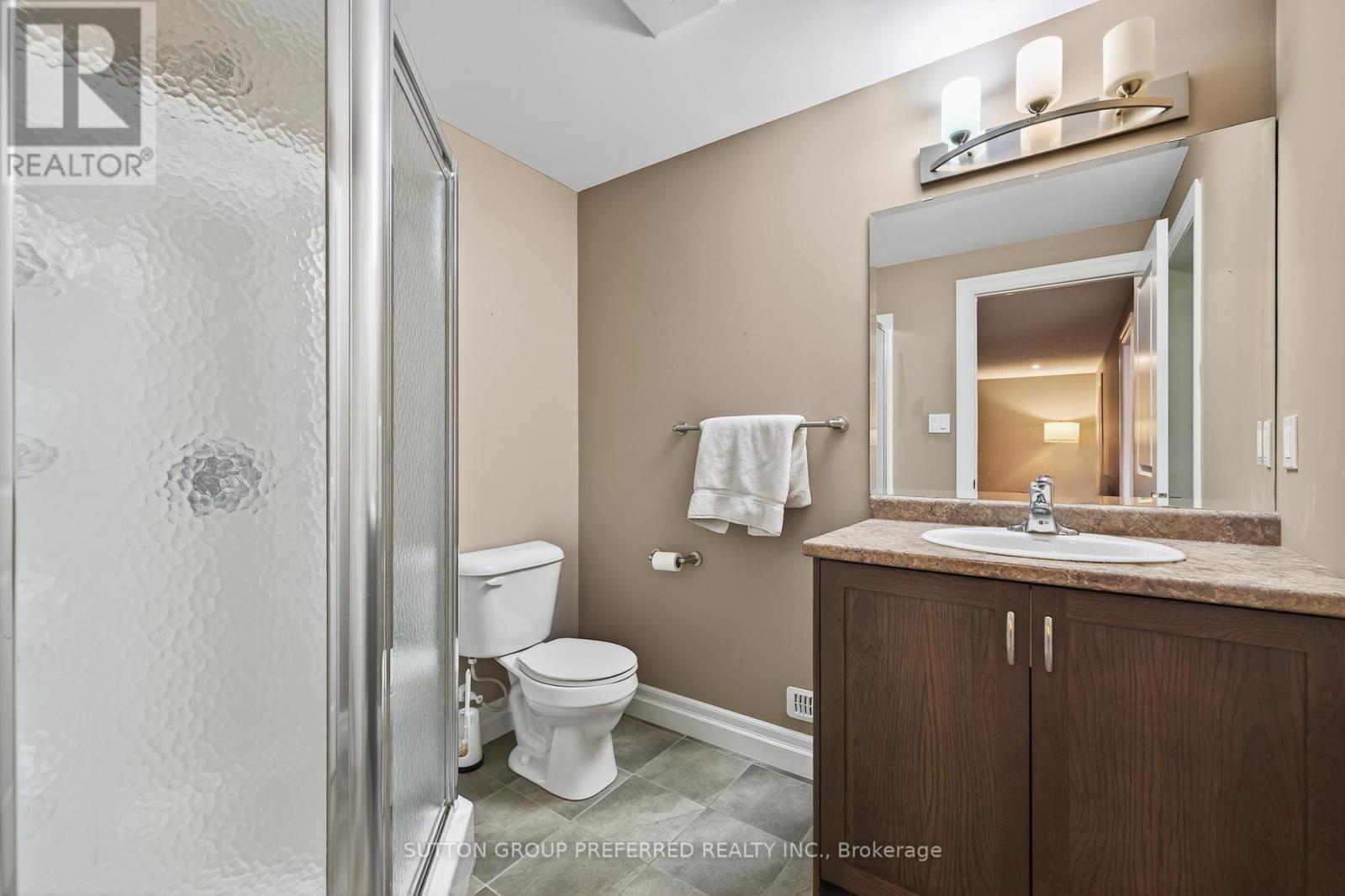 6 - 4700 Hamilton Road, Thames Centre (Dorchester), ON - Indoor Photo Showing Bathroom