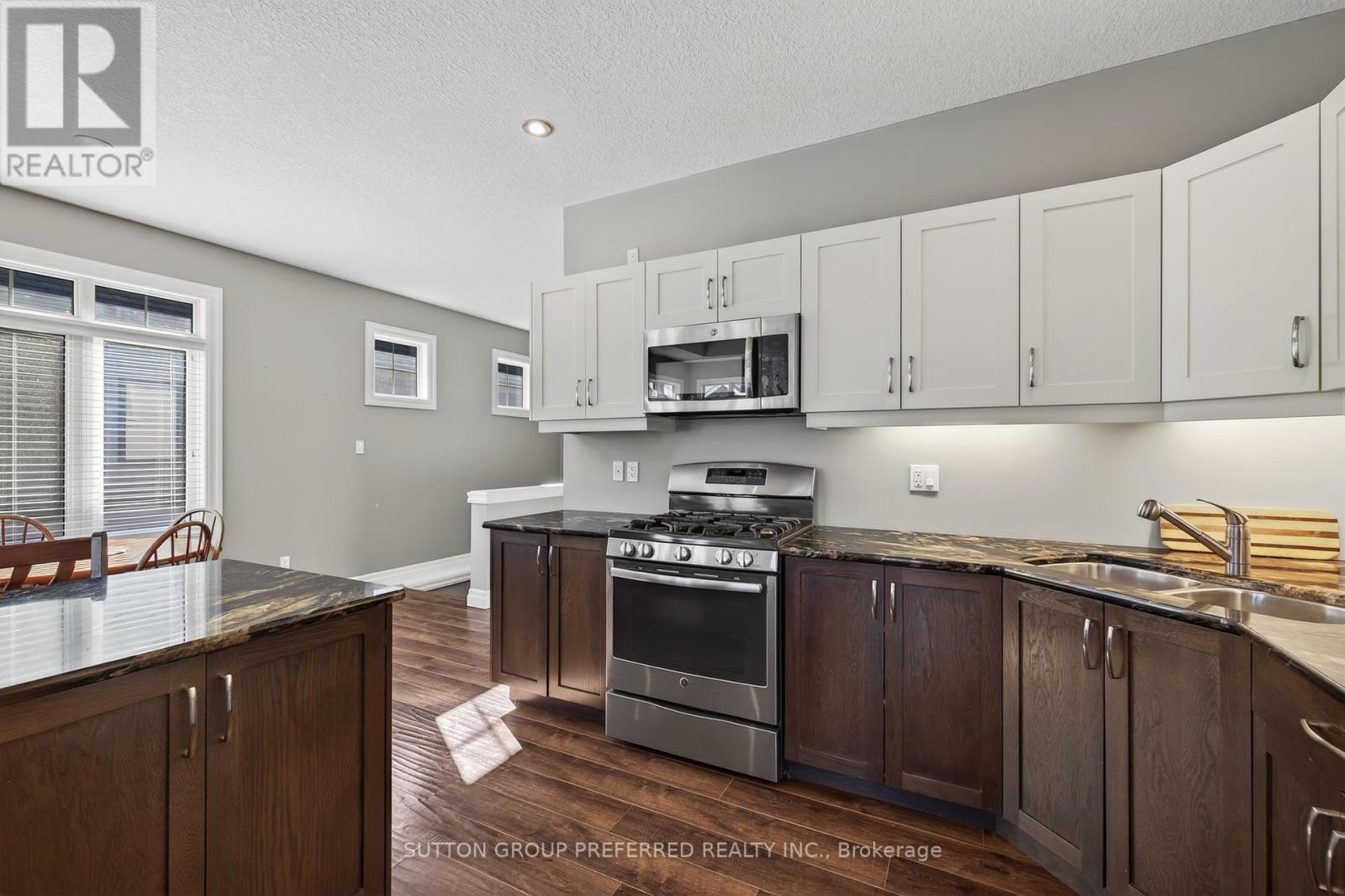6 - 4700 Hamilton Road, Thames Centre (Dorchester), ON - Indoor Photo Showing Kitchen With Double Sink
