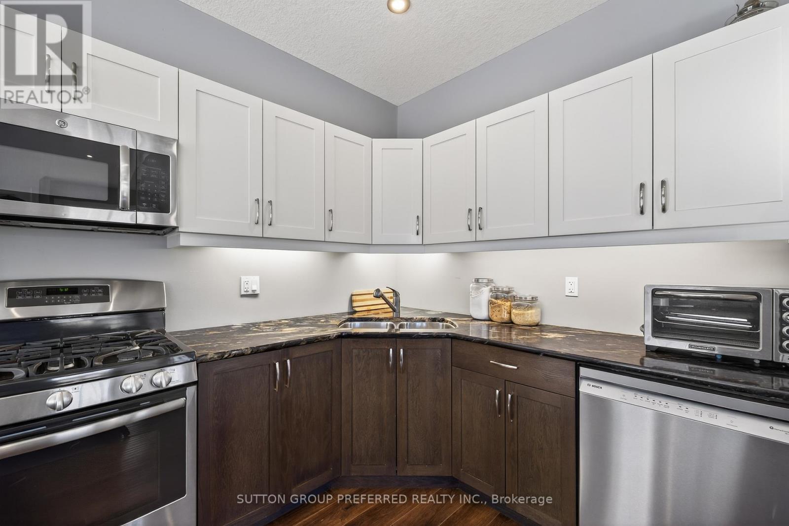 6 - 4700 Hamilton Road, Thames Centre (Dorchester), ON - Indoor Photo Showing Kitchen