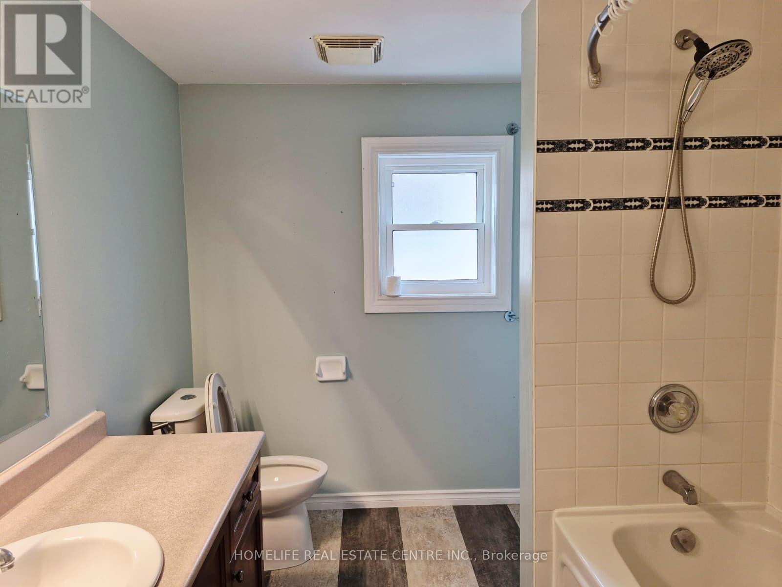 7 Swartz Street, Kitchener, ON - Indoor Photo Showing Bathroom