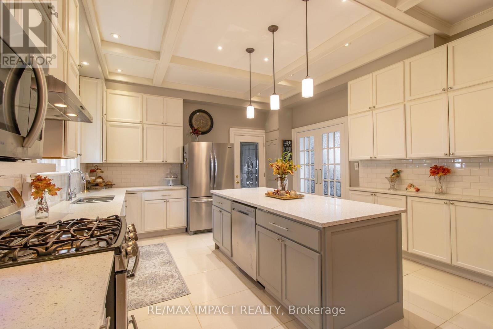 33 Division Street, Cramahe (Colborne), ON - Indoor Photo Showing Kitchen With Upgraded Kitchen
