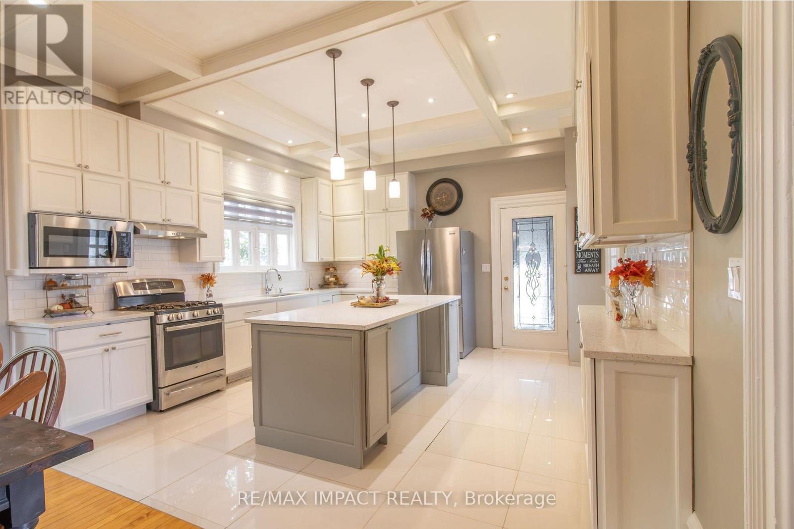 33 Division Street, Cramahe (Colborne), ON - Indoor Photo Showing Kitchen With Upgraded Kitchen