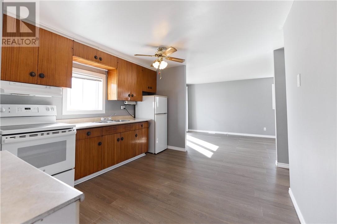 923 Highway 17 E, Wahnapitae, ON - Indoor Photo Showing Kitchen With Double Sink