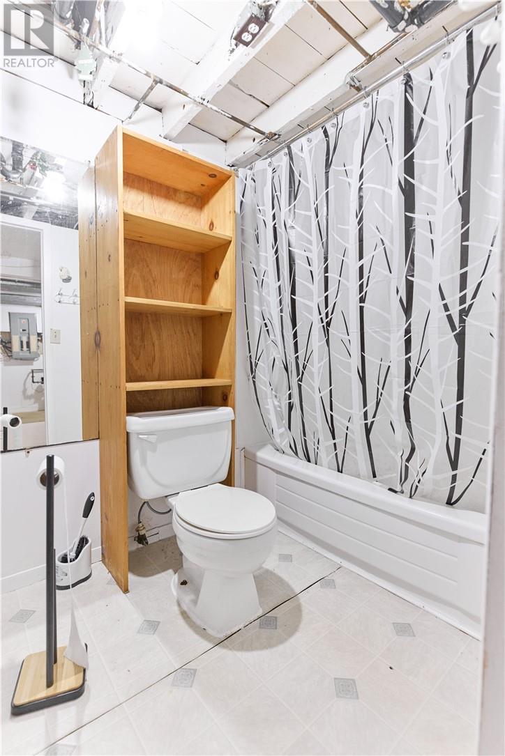 923 Highway 17 E, Wahnapitae, ON - Indoor Photo Showing Bathroom