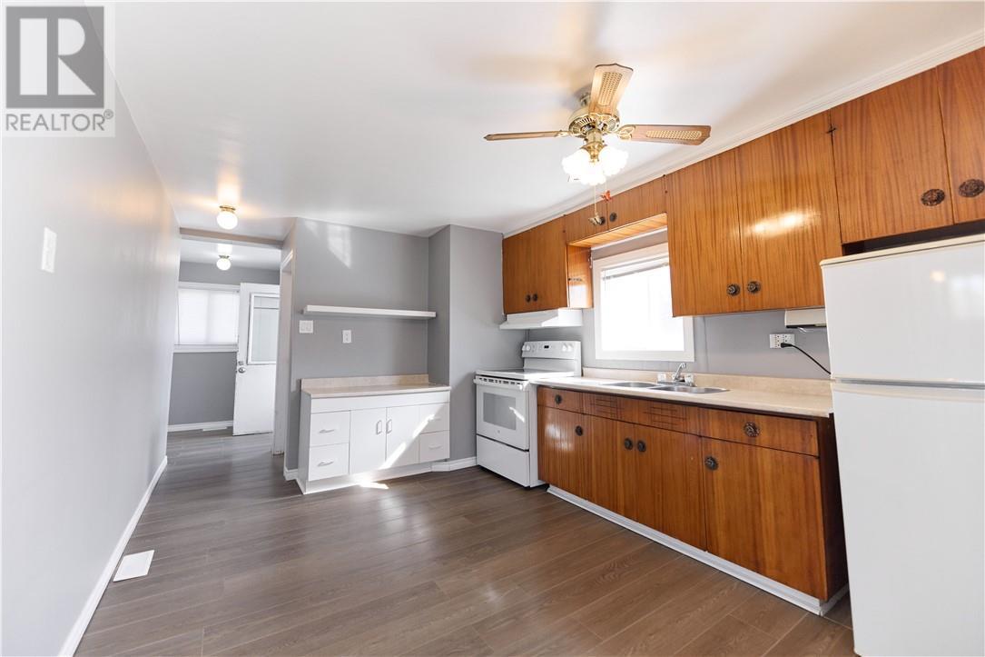 923 Highway 17 E, Wahnapitae, ON - Indoor Photo Showing Kitchen With Double Sink