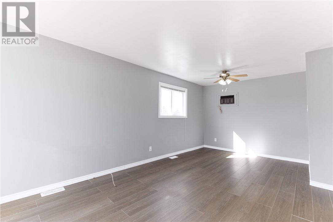 923 Highway 17 E, Wahnapitae, ON - Indoor Photo Showing Other Room