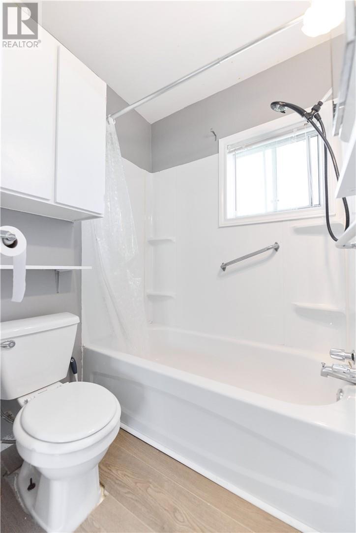 923 Highway 17 E, Wahnapitae, ON - Indoor Photo Showing Bathroom