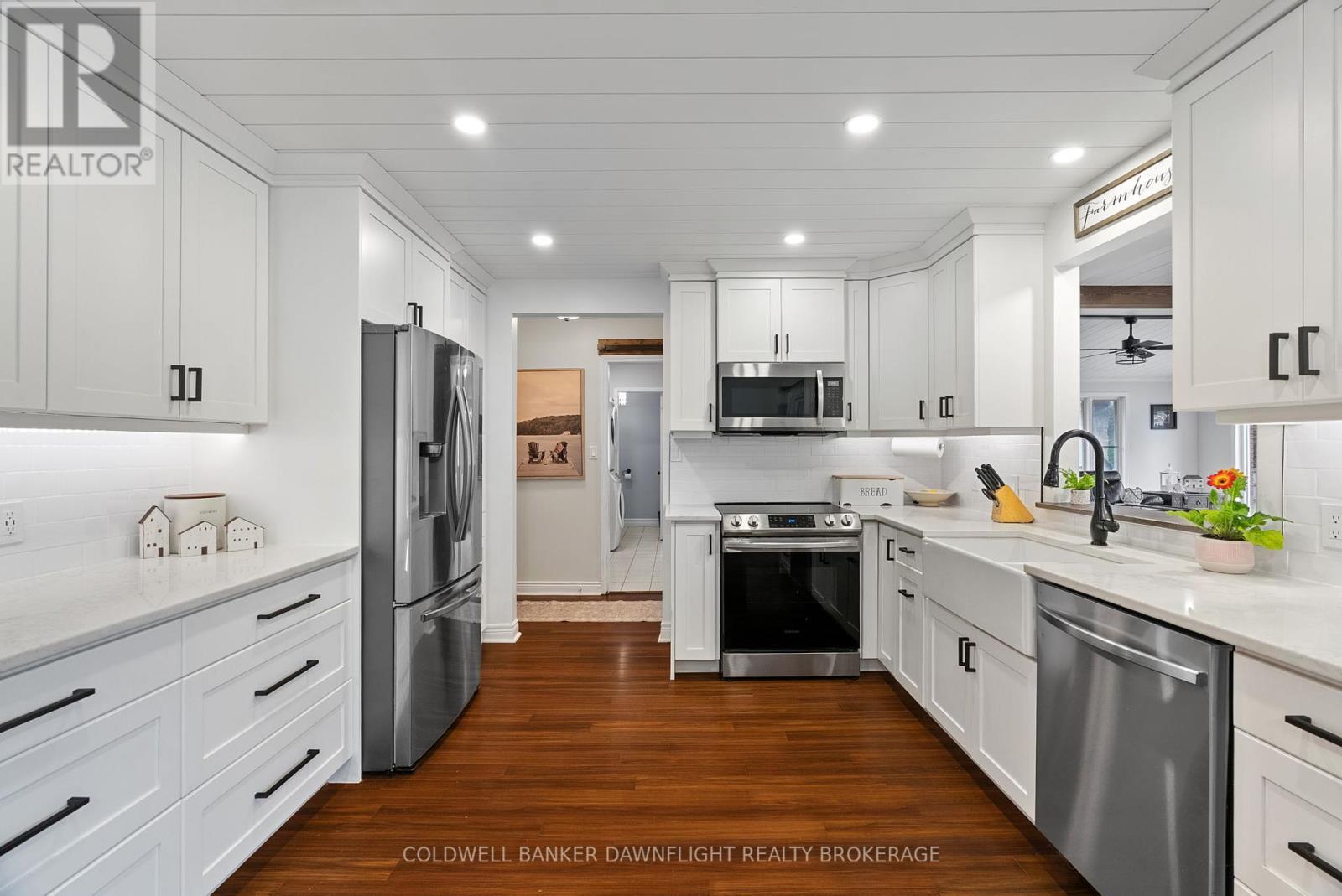 399 Pryde Boulevard, South Huron (Exeter), ON - Indoor Photo Showing Kitchen With Upgraded Kitchen
