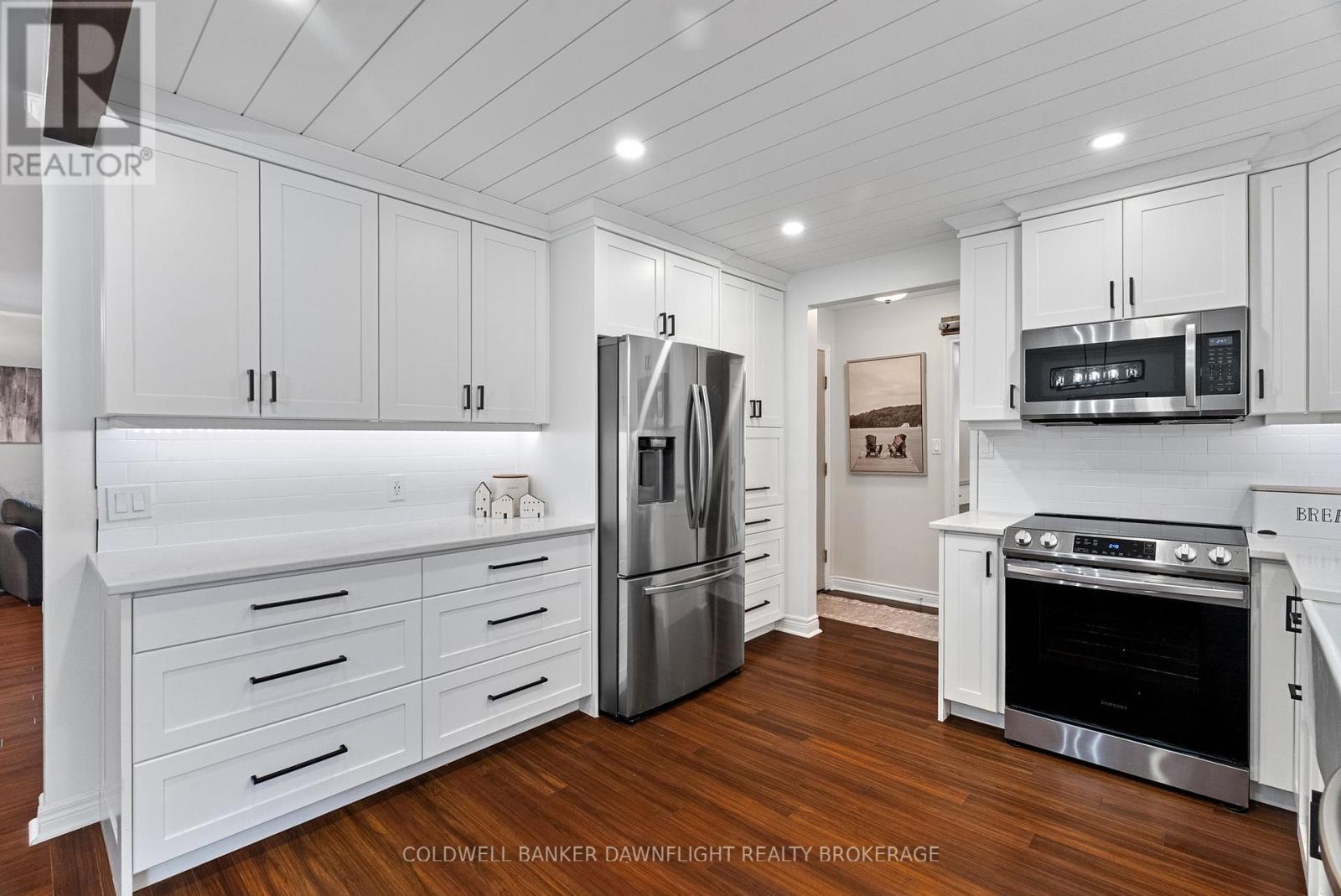 399 Pryde Boulevard, South Huron (Exeter), ON - Indoor Photo Showing Kitchen