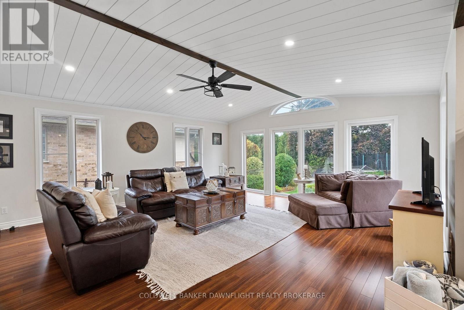 399 Pryde Boulevard, South Huron (Exeter), ON - Indoor Photo Showing Living Room