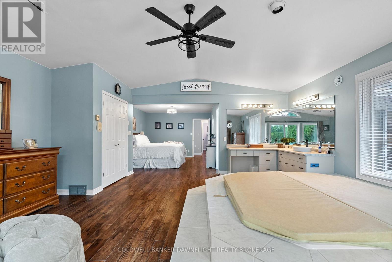 399 Pryde Boulevard, South Huron (Exeter), ON - Indoor