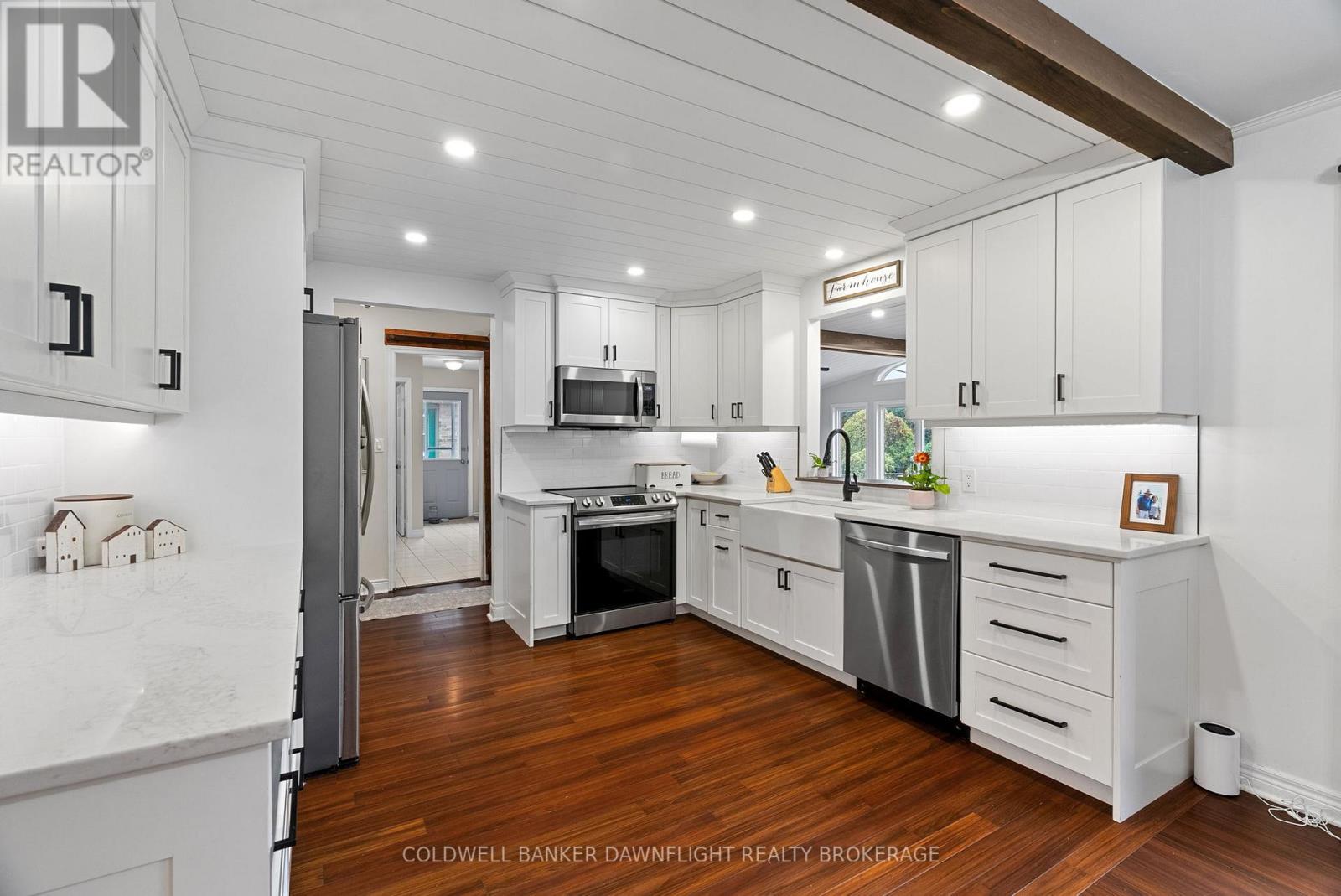399 Pryde Boulevard, South Huron (Exeter), ON - Indoor Photo Showing Kitchen With Upgraded Kitchen