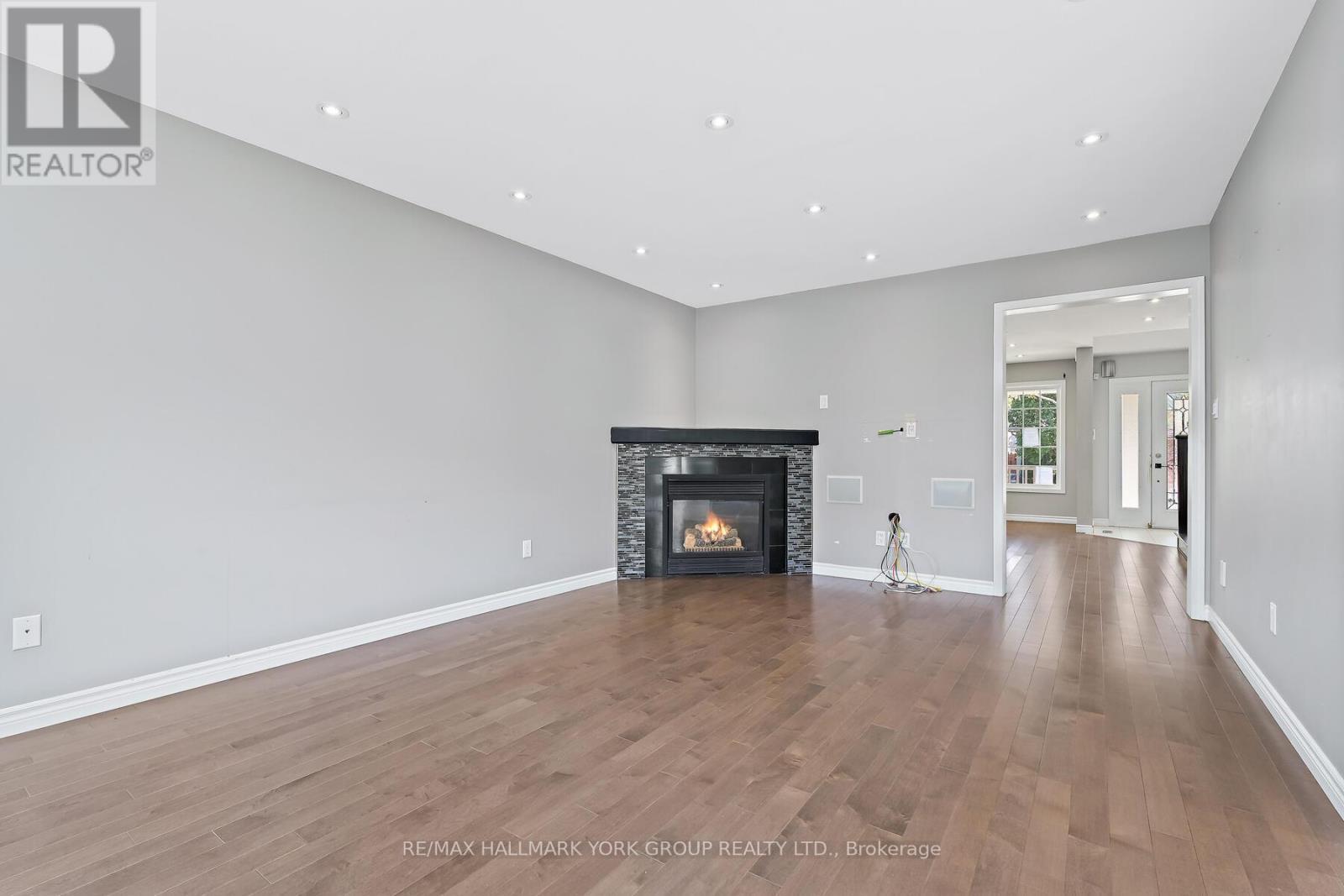 5562 Broadpath Gate, Mississauga, ON - Indoor Photo Showing Other Room With Fireplace