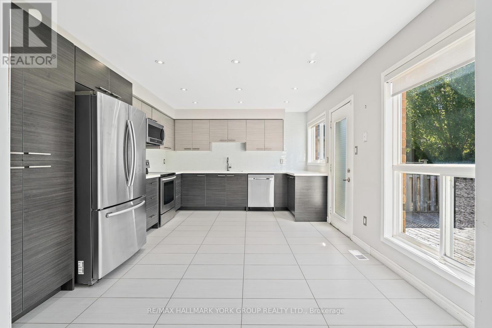 5562 Broadpath Gate, Mississauga, ON - Indoor Photo Showing Kitchen