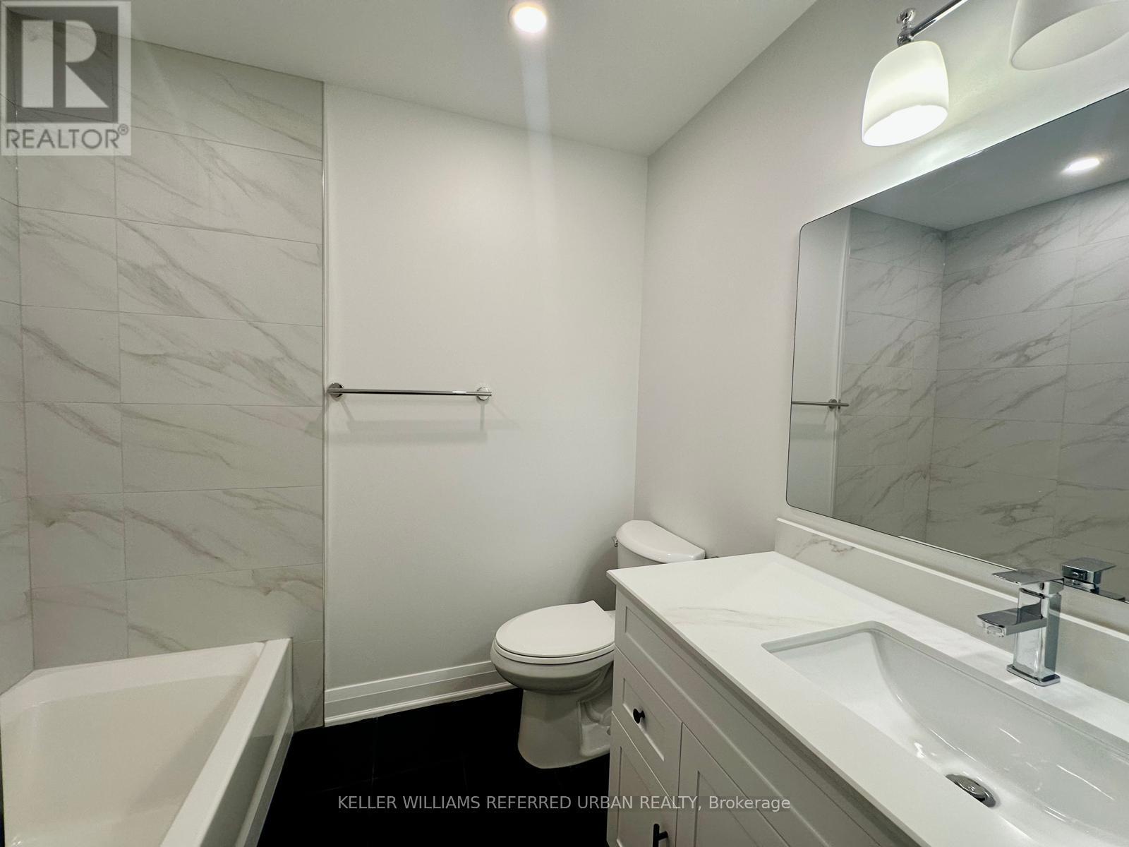 Main - 906 Marinet Crescent, Pickering, ON - Indoor Photo Showing Bathroom