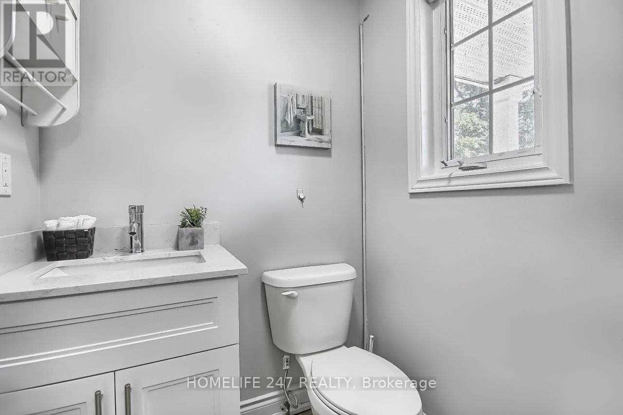 32 Poplar Plains Road, Brampton, ON - Indoor Photo Showing Bathroom