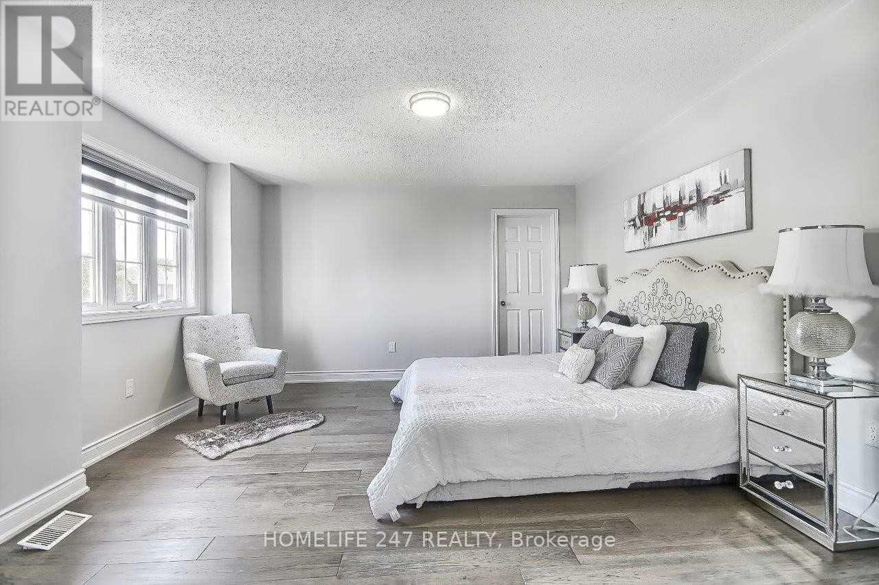 32 Poplar Plains Road, Brampton, ON - Indoor Photo Showing Bedroom