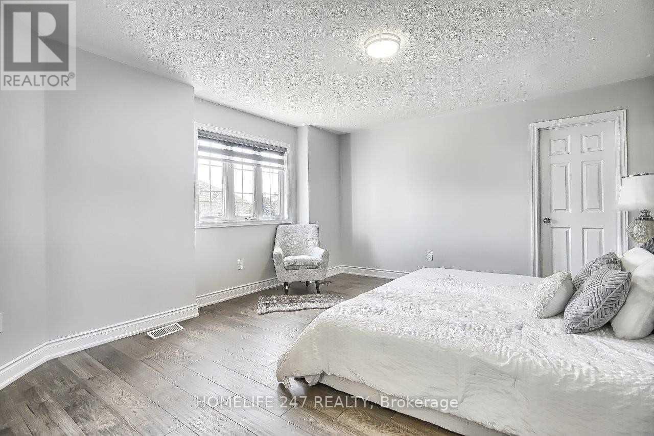 32 Poplar Plains Road, Brampton, ON - Indoor Photo Showing Bedroom