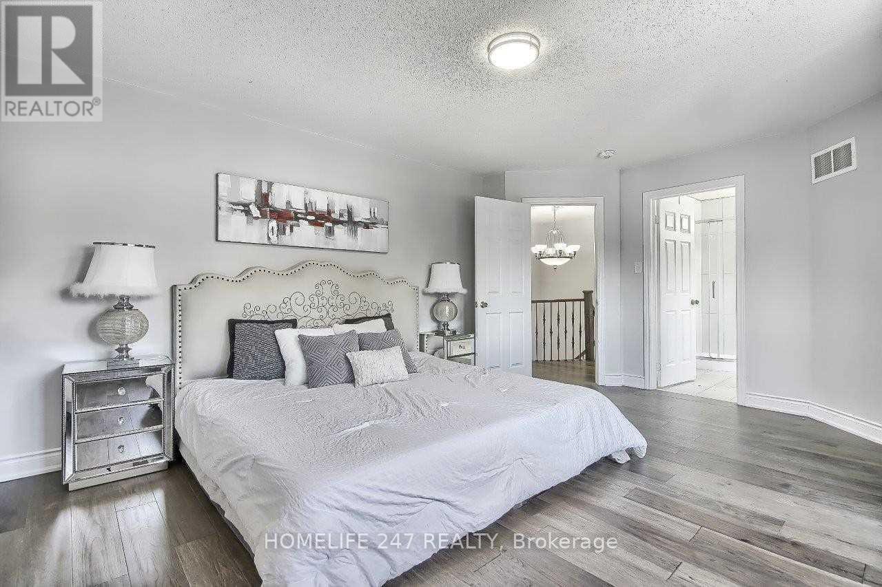 32 Poplar Plains Road, Brampton, ON - Indoor Photo Showing Bedroom