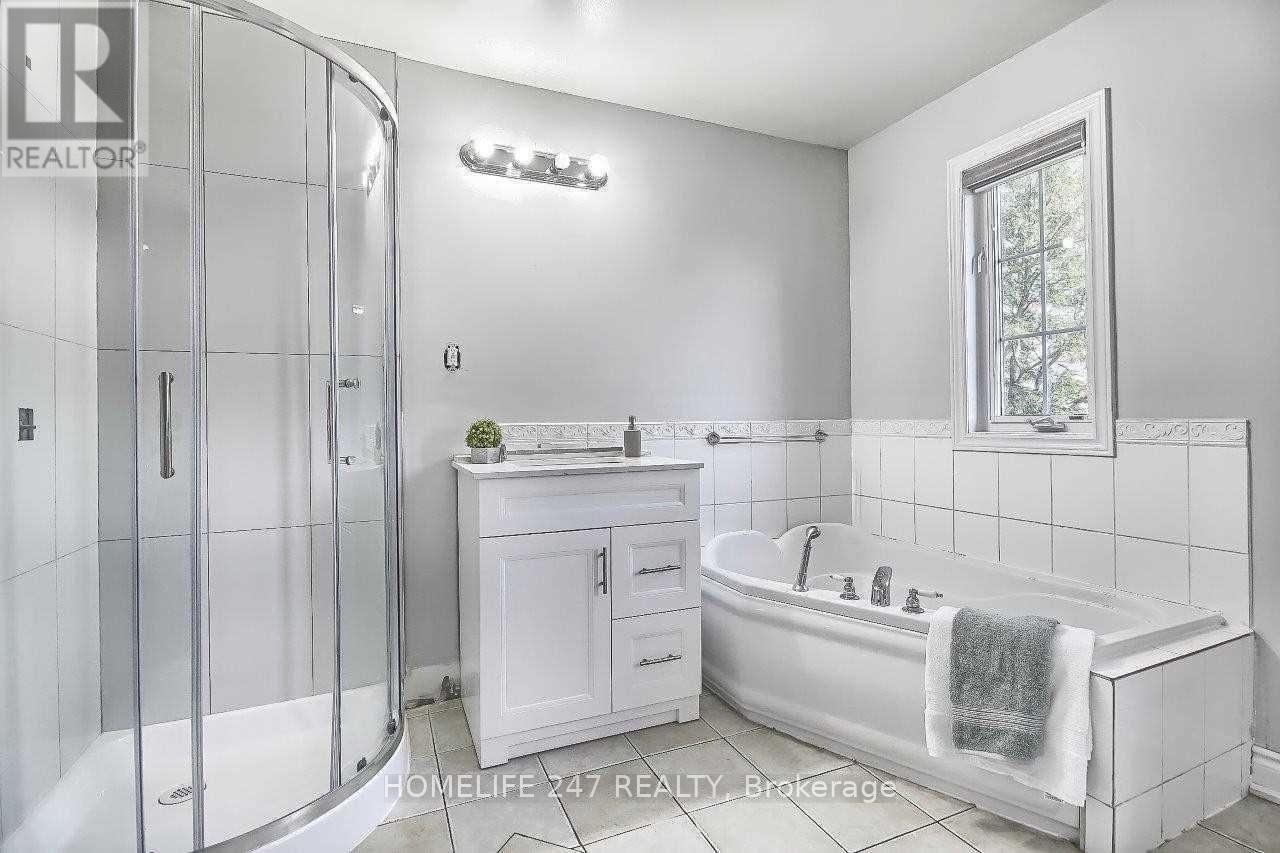32 Poplar Plains Road, Brampton, ON - Indoor Photo Showing Bathroom