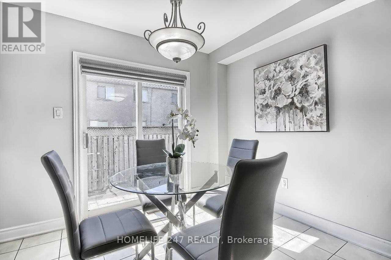 32 Poplar Plains Road, Brampton, ON - Indoor Photo Showing Dining Room