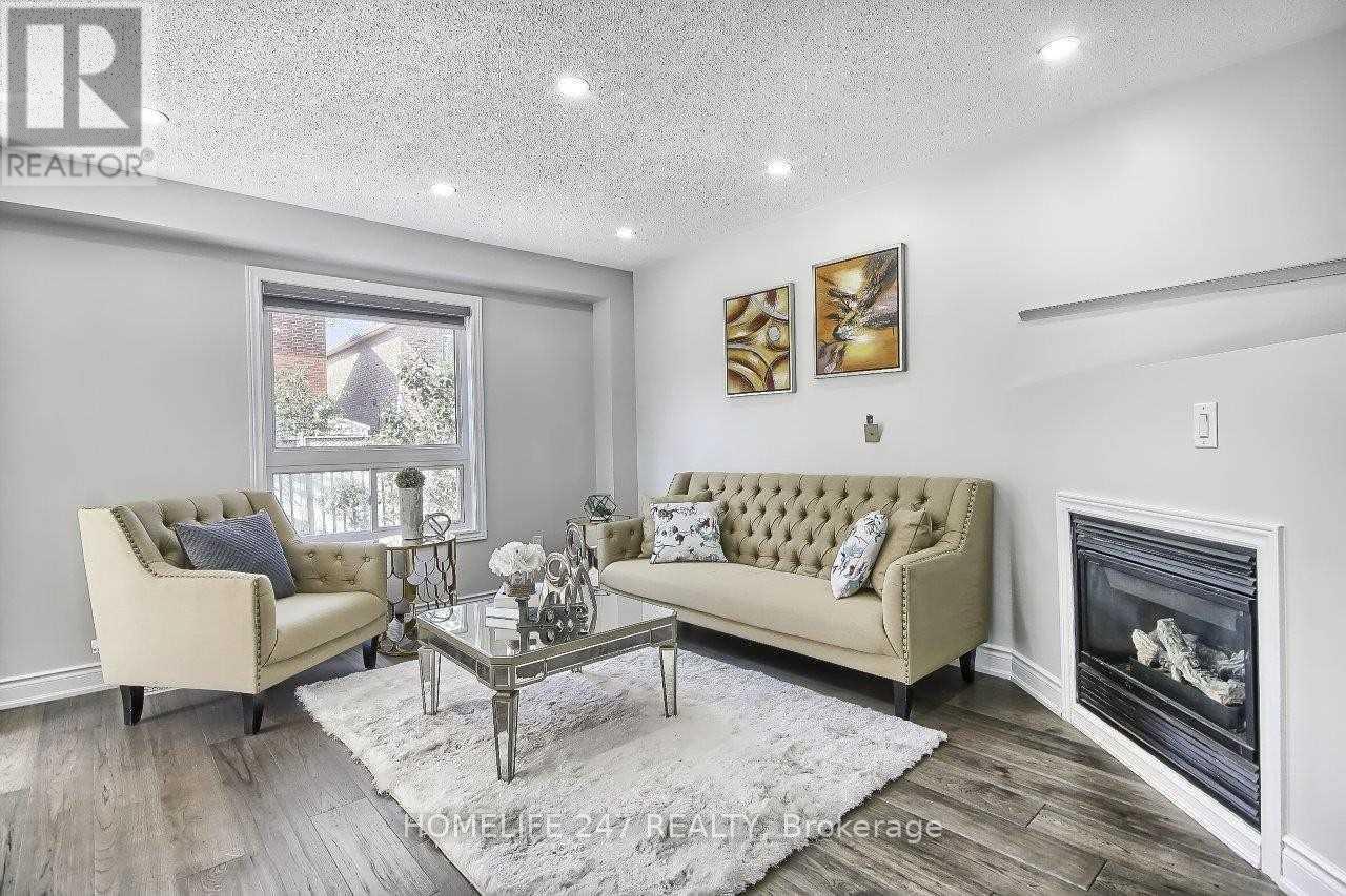 32 Poplar Plains Road, Brampton, ON - Indoor Photo Showing Living Room With Fireplace