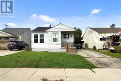 43 NORMANHURST AVENUE  Hamilton, ON L8H 5M3