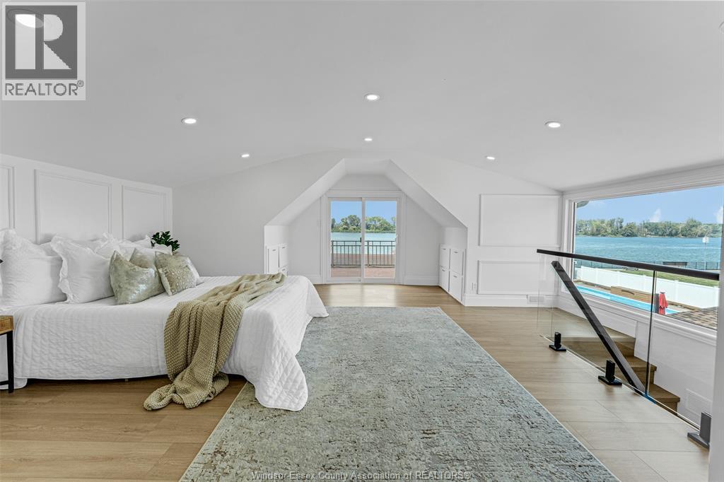 8830 Riverside Drive East, Windsor, ON - Indoor Photo Showing Bedroom