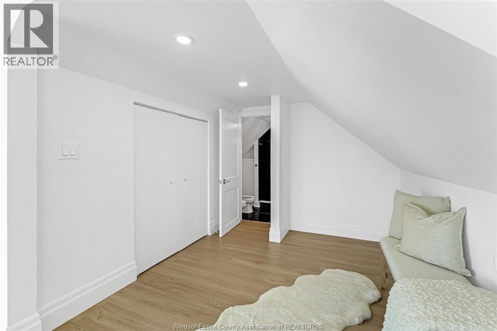 8830 Riverside Drive East, Windsor, ON - Indoor