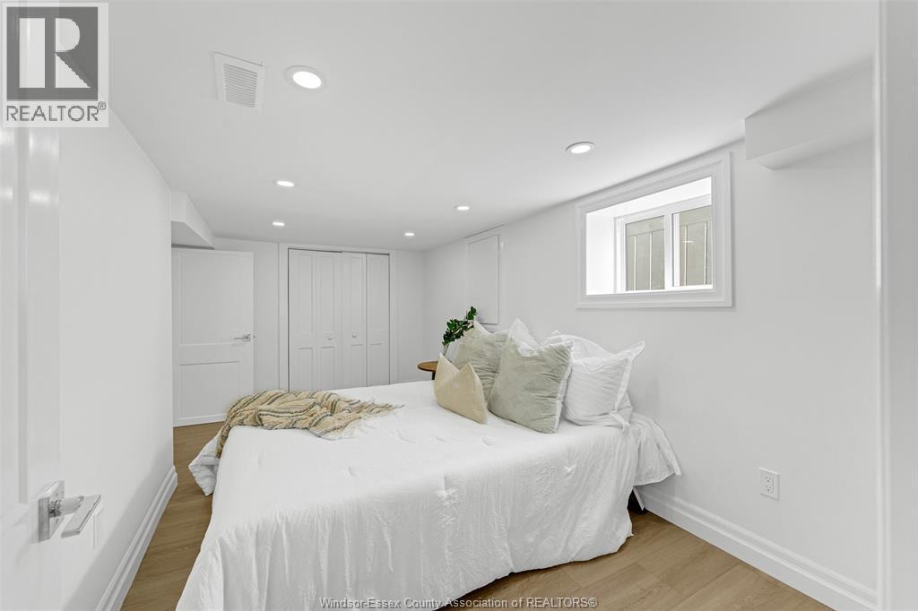 8830 Riverside Drive East, Windsor, ON - Indoor Photo Showing Bedroom