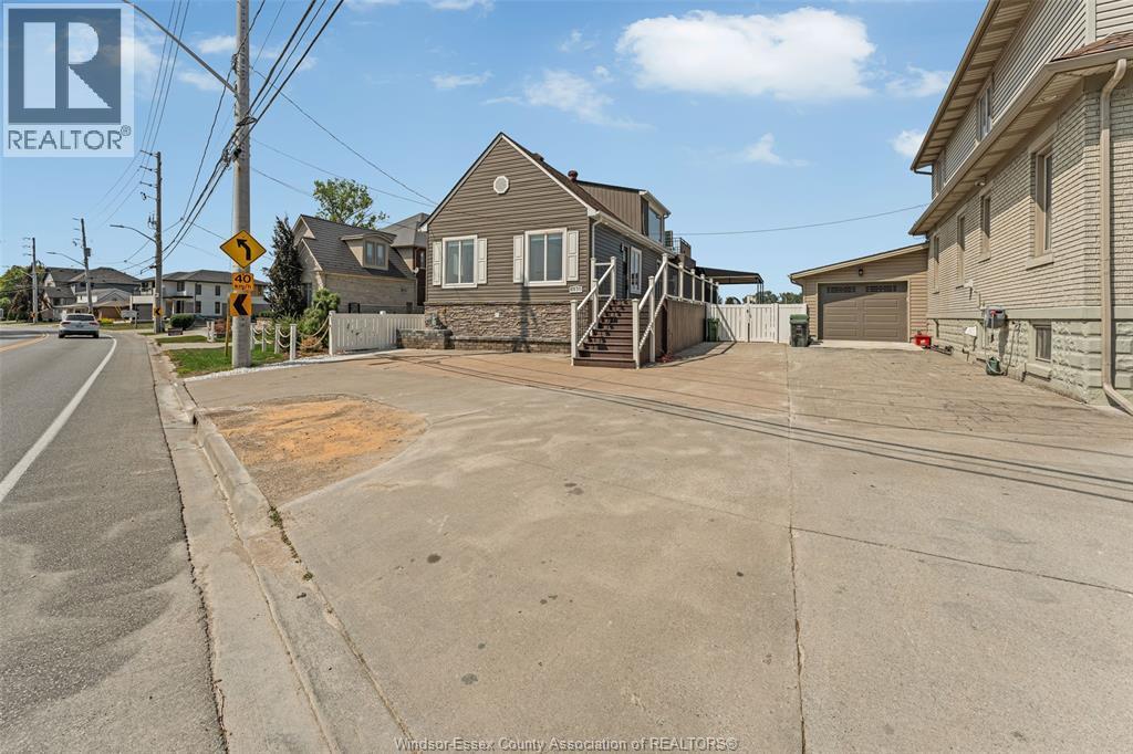 8830 Riverside Drive East, Windsor, ON - Outdoor
