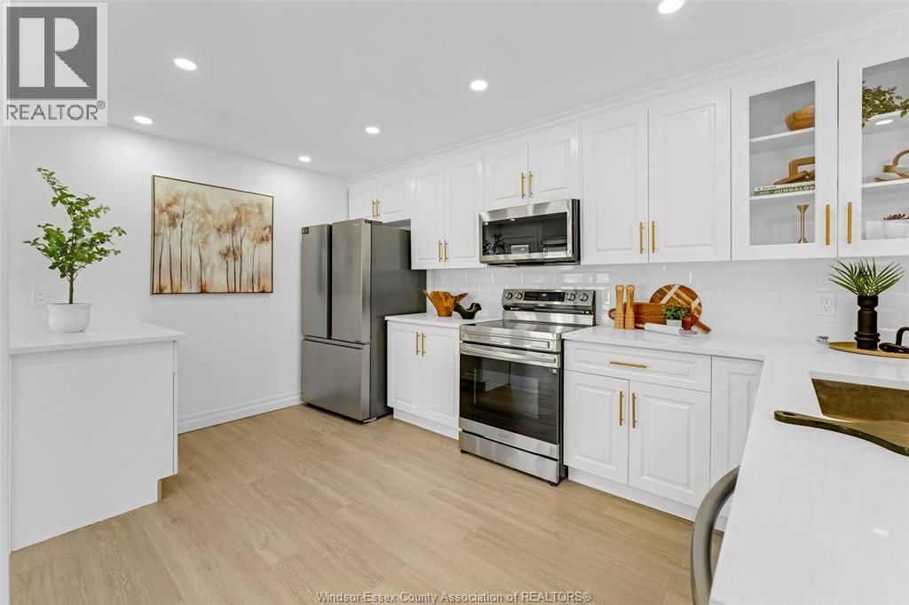 8830 Riverside Drive East, Windsor, ON - Indoor Photo Showing Kitchen