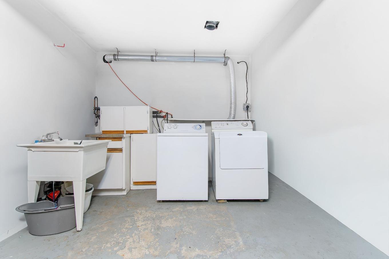 Salle familiale - 122 Rue Mutchmore, Gatineau (Hull), QC - Indoor Photo Showing Laundry Room