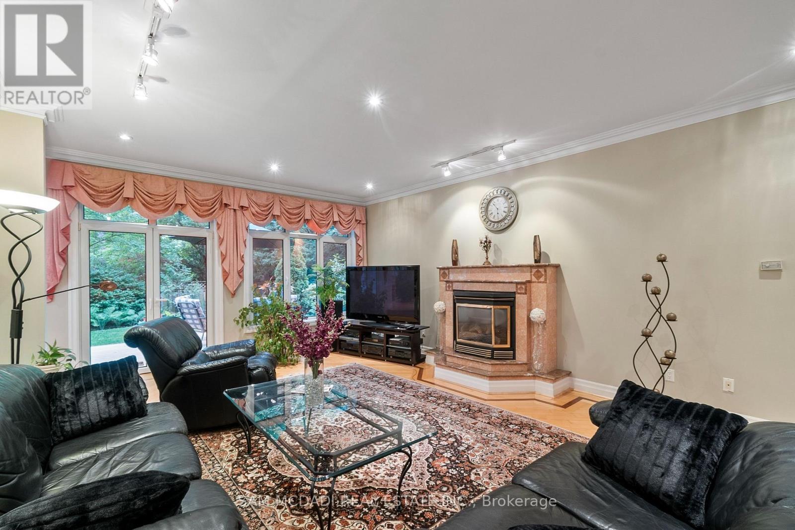 978 Tennyson Avenue, Mississauga, ON - Indoor Photo Showing Living Room With Fireplace
