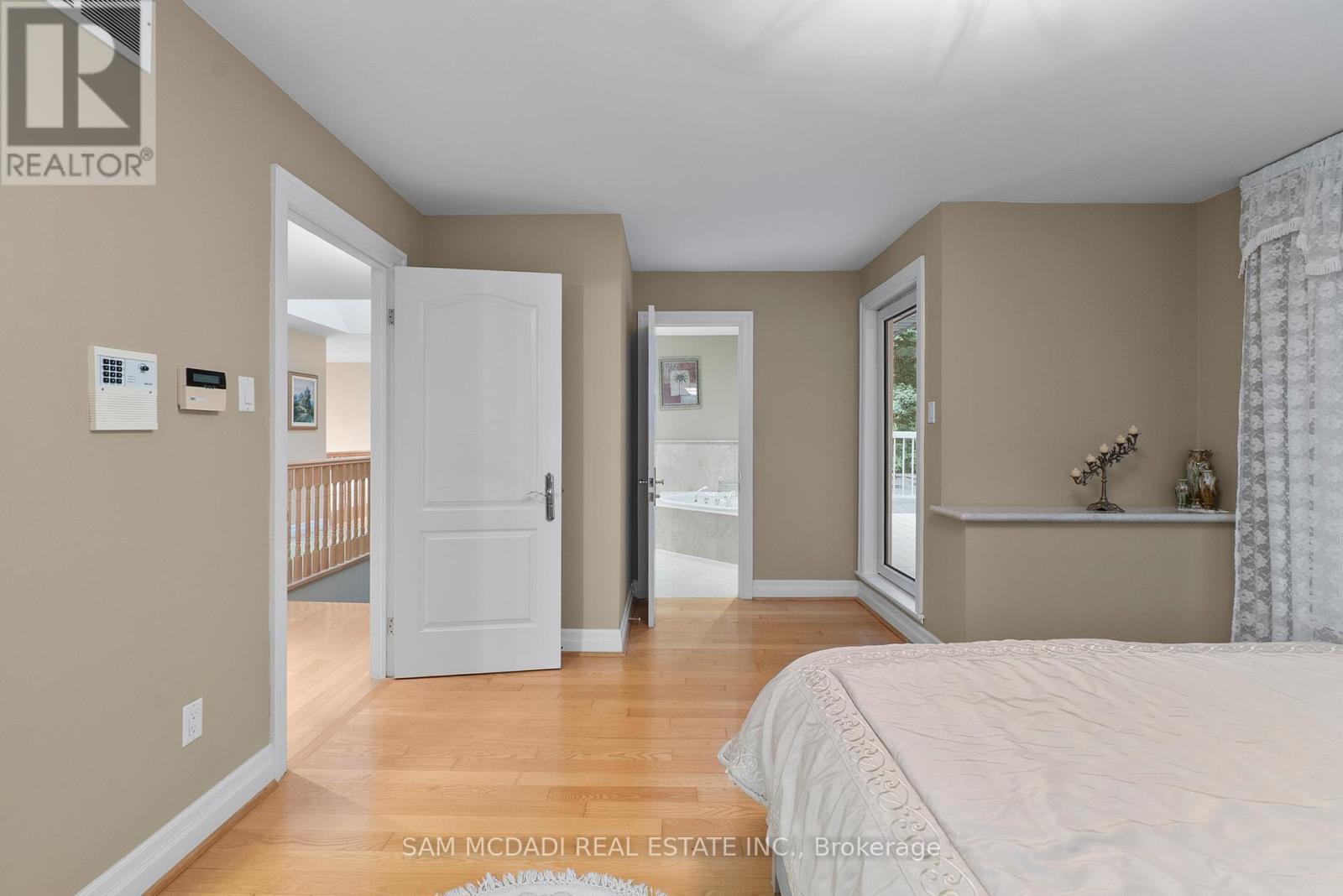978 Tennyson Avenue, Mississauga, ON - Indoor Photo Showing Bedroom