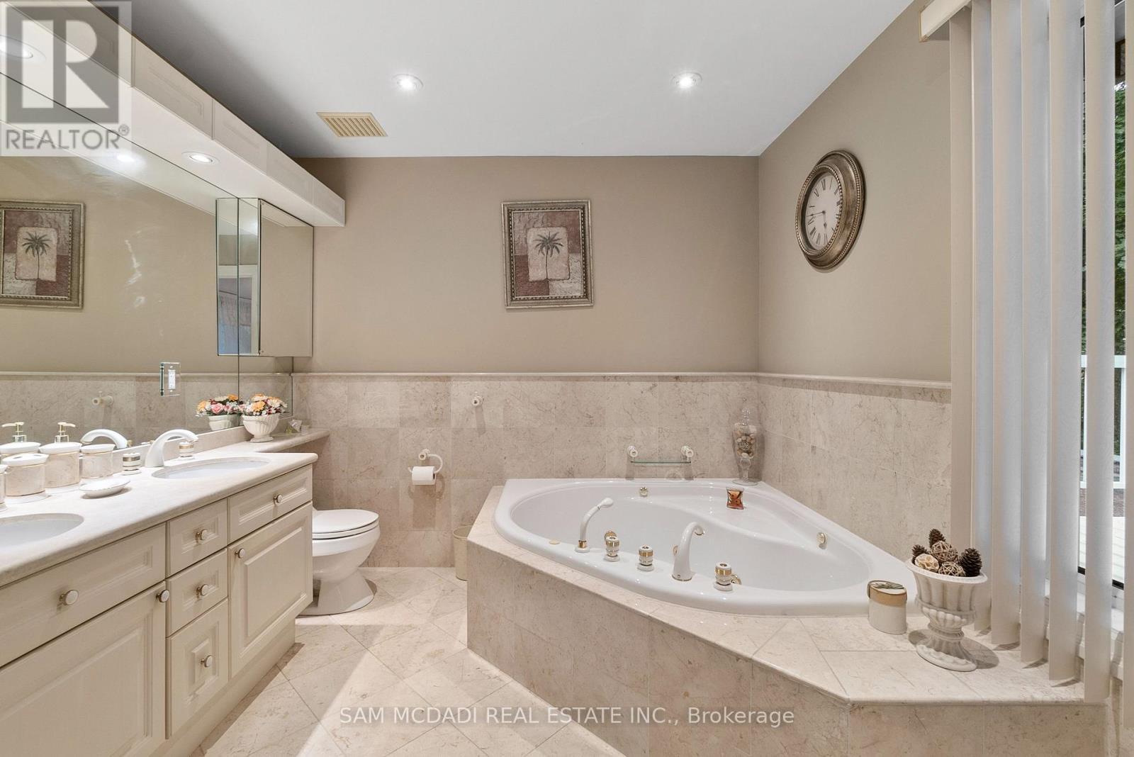 978 Tennyson Avenue, Mississauga, ON - Indoor Photo Showing Bathroom