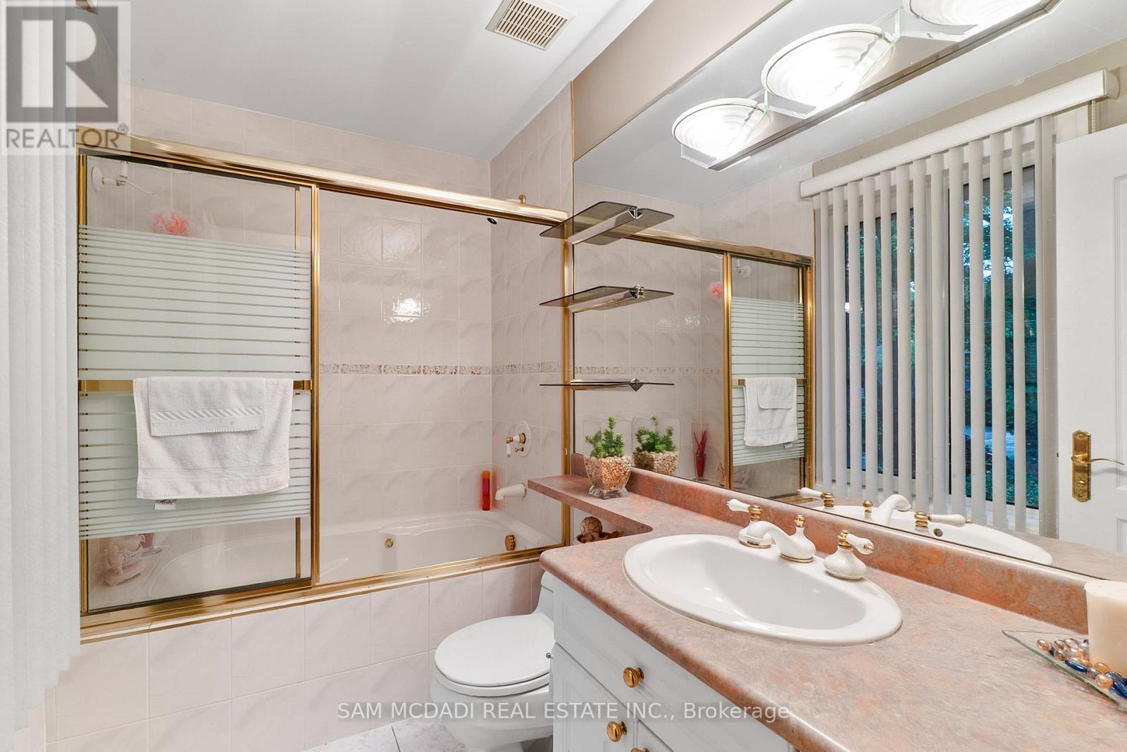 978 Tennyson Avenue, Mississauga, ON - Indoor Photo Showing Bathroom
