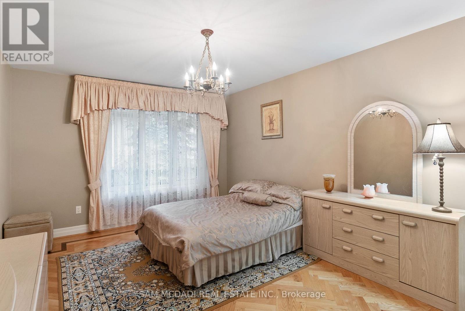 978 Tennyson Avenue, Mississauga, ON - Indoor Photo Showing Bedroom