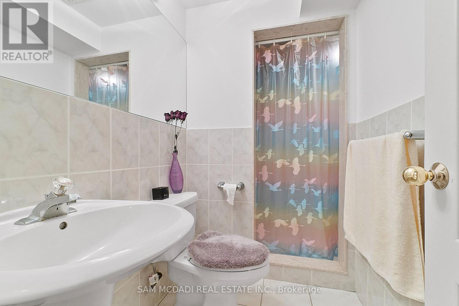 978 Tennyson Avenue, Mississauga, ON - Indoor Photo Showing Bathroom