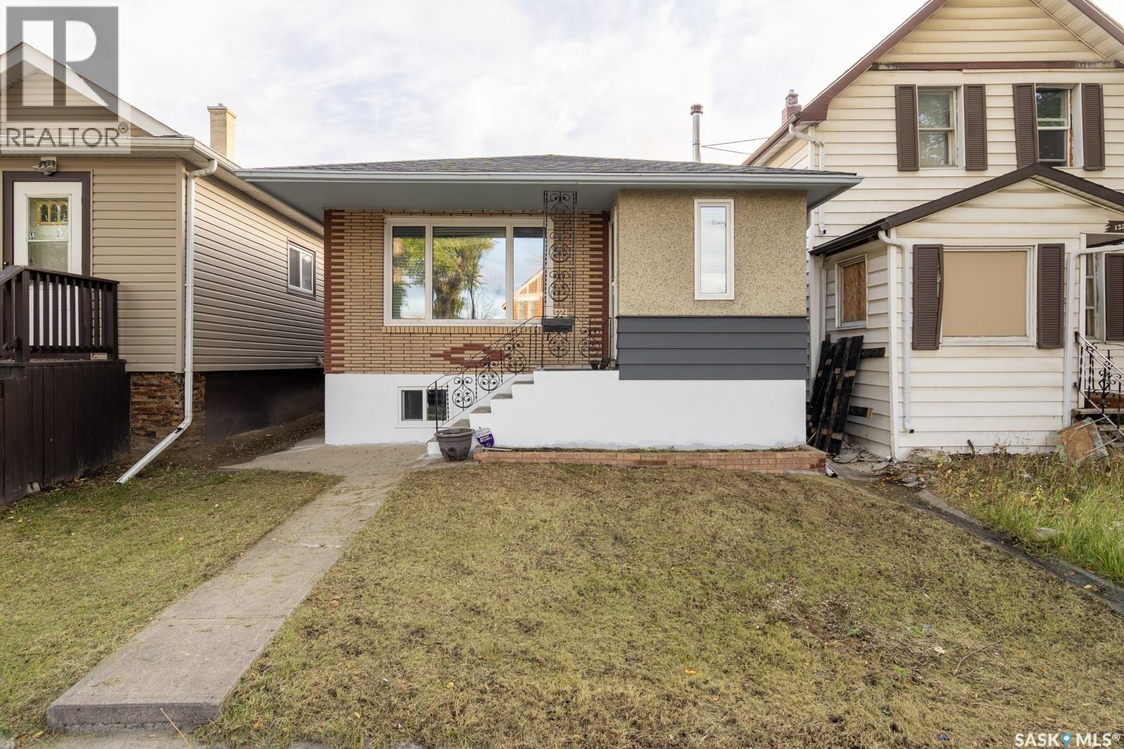 1321 Victoria Avenue, Regina, SK - Outdoor