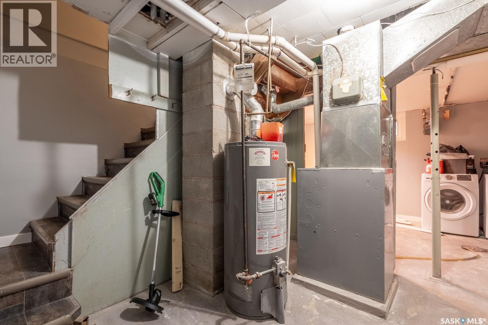 1321 Victoria Avenue, Regina, SK - Indoor Photo Showing Basement