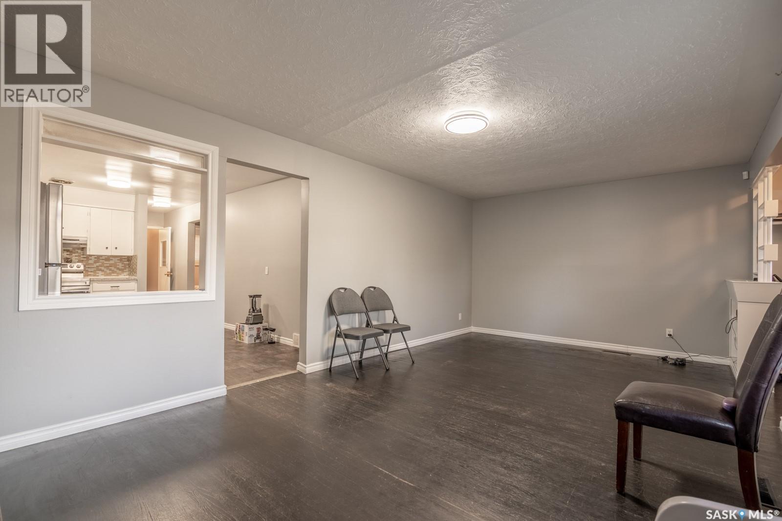 1321 Victoria Avenue, Regina, SK - Indoor Photo Showing Other Room